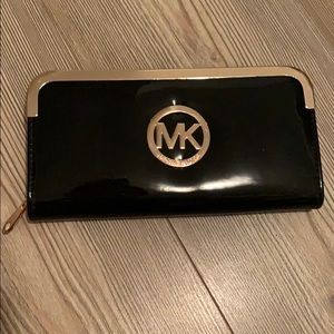 NWOT MICHAEL KORS wallet